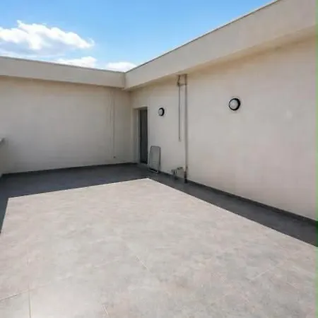 Adonis Apartman