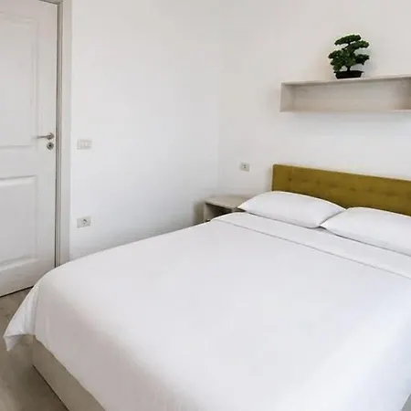 Adonis Apartman *